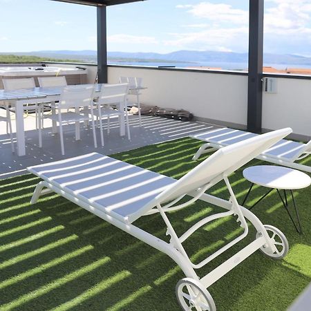 Apartments Terra Sun With Private Pool Or Jacuzzi Njivice Exteriér fotografie