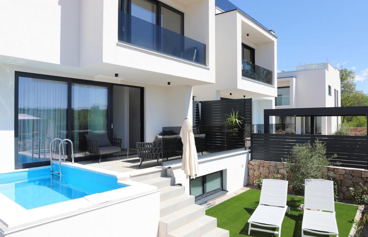 Apartments Terra Sun With Private Pool Or Jacuzzi Njivice Exteriér fotografie