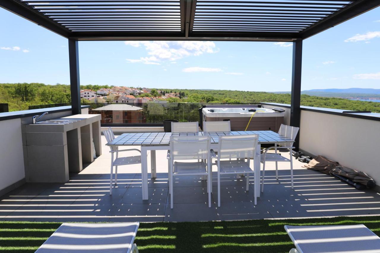 Apartments Terra Sun With Private Pool Or Jacuzzi Njivice Exteriér fotografie