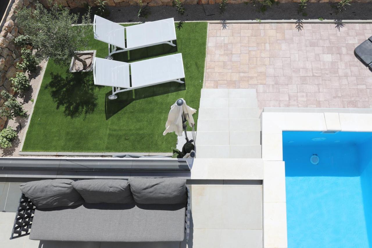 Apartments Terra Sun With Private Pool Or Jacuzzi Njivice Exteriér fotografie