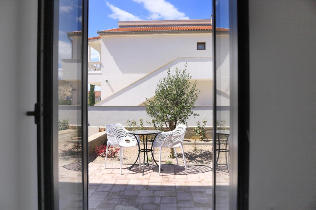 Apartments Terra Sun With Private Pool Or Jacuzzi Njivice Exteriér fotografie