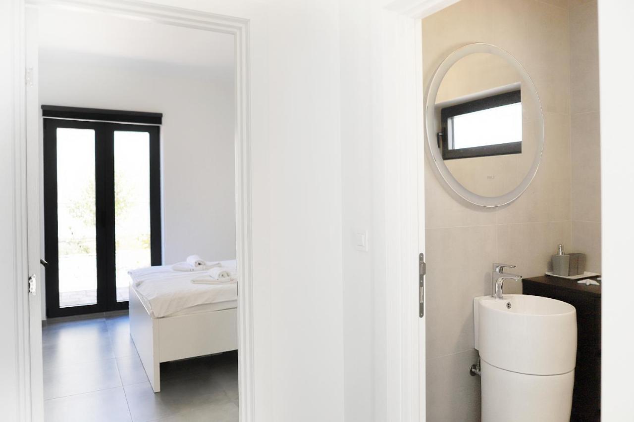 Apartments Terra Sun With Private Pool Or Jacuzzi Njivice Exteriér fotografie