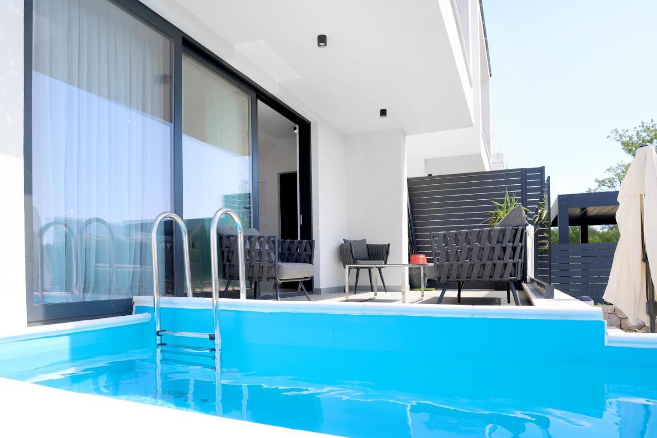 Apartments Terra Sun With Private Pool Or Jacuzzi Njivice Exteriér fotografie